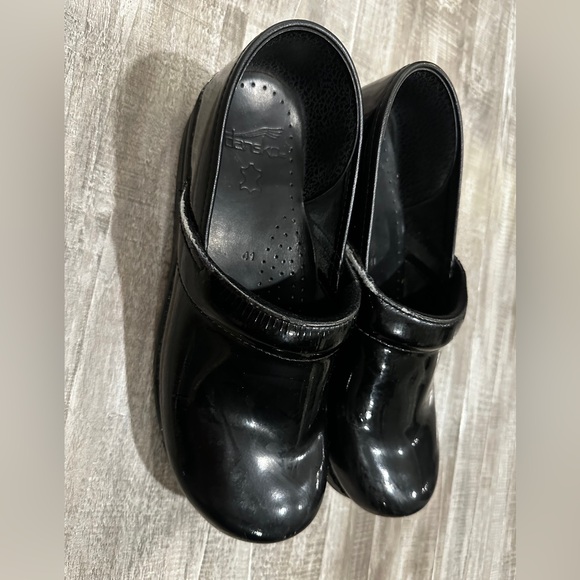 Dansko Professional Black Patent Clog - Picture 2 of 5